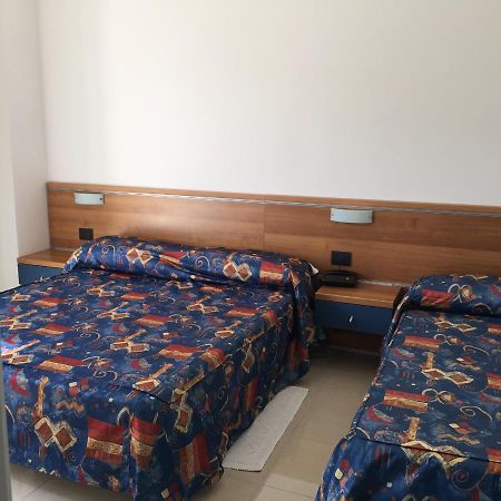 Hotel Athena Pesaro Esterno foto