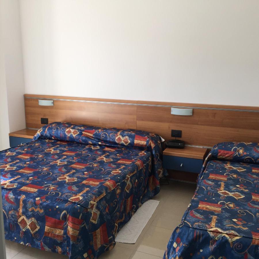 Hotel Athena Pesaro Esterno foto