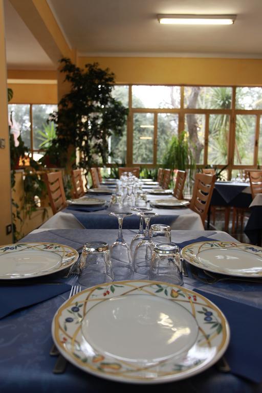 Hotel Athena Pesaro Esterno foto