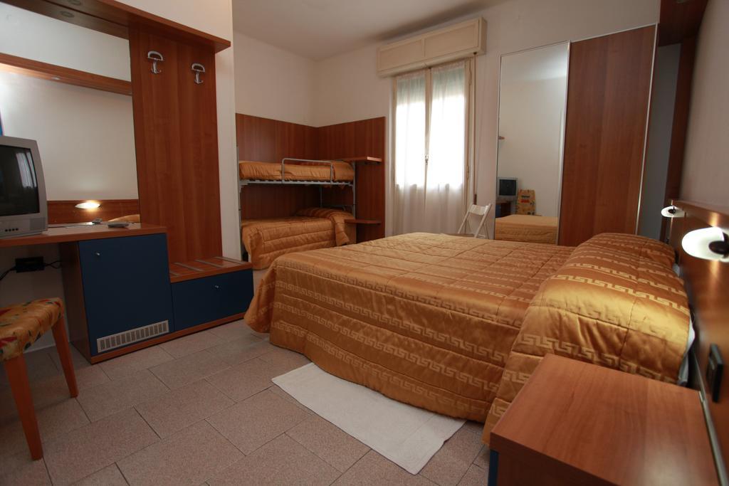 Hotel Athena Pesaro Camera foto