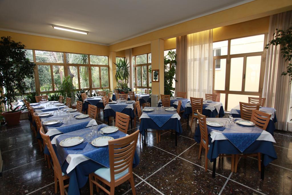 Hotel Athena Pesaro Esterno foto