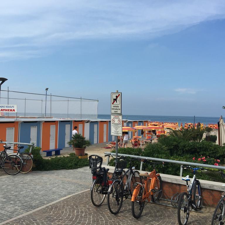 Hotel Athena Pesaro Esterno foto