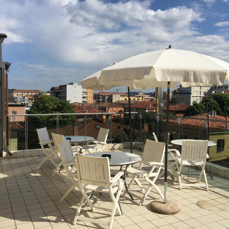 Hotel Athena Pesaro Esterno foto