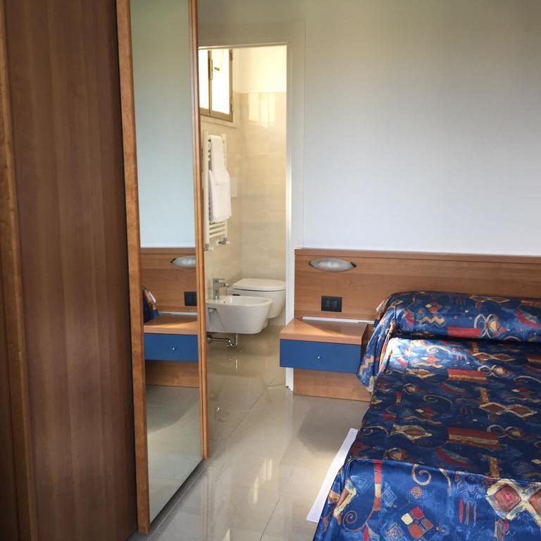 Hotel Athena Pesaro Esterno foto