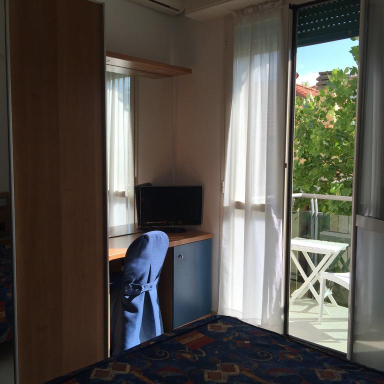 Hotel Athena Pesaro Esterno foto